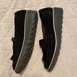Black flat Clark’s size 7.5.